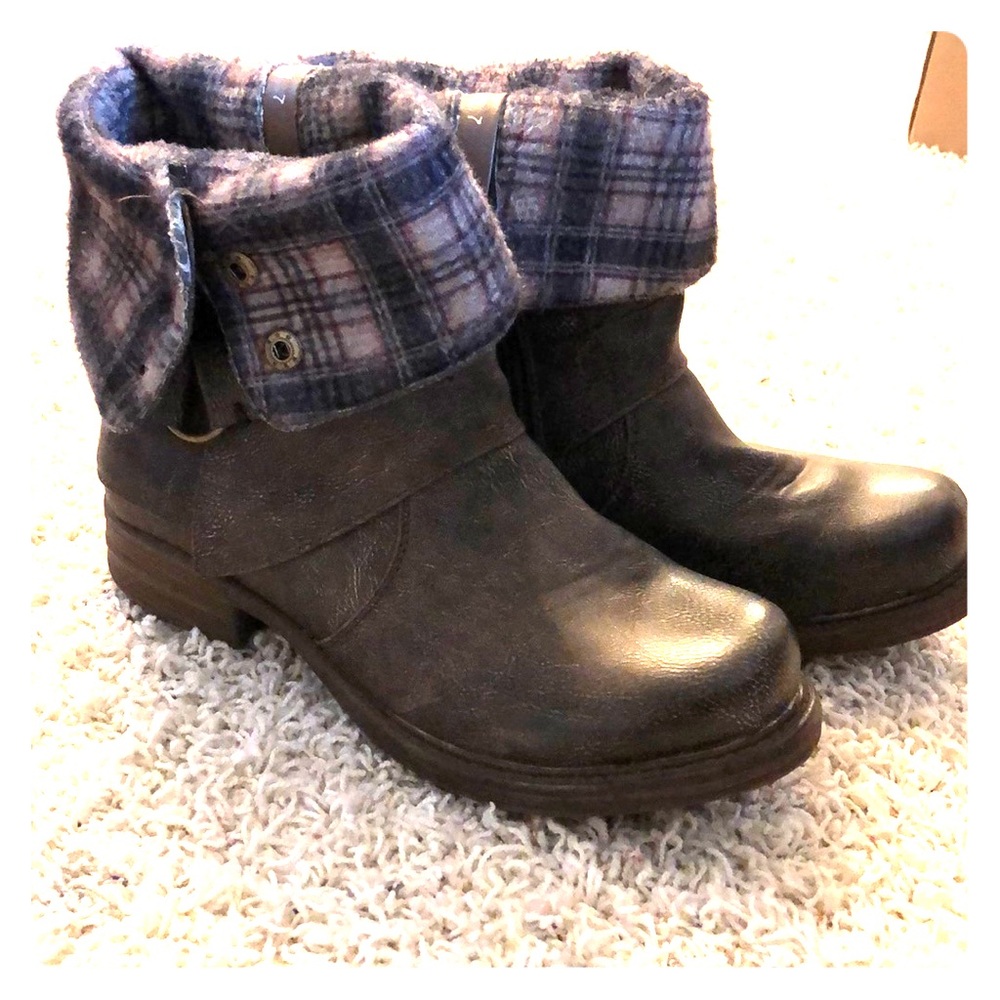 Heeled boots